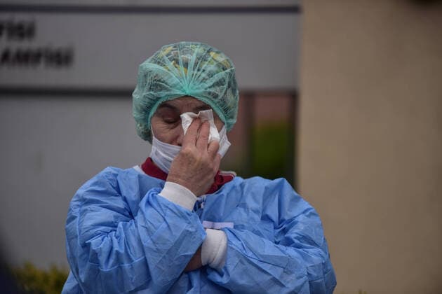 Coronavirus in der Türkei, Medizinpersonal hält Schweigeminute in Istanbul