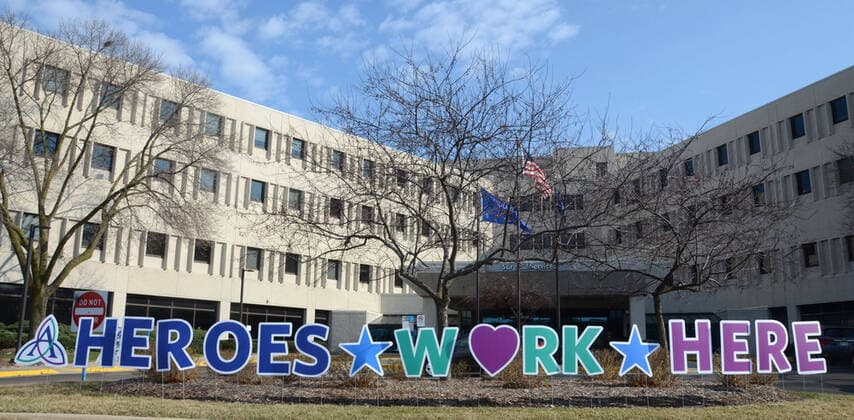 Coronavirus in den USA, Einheimische bedanken sich bei dem Personal der Krankenhäuser in Racine