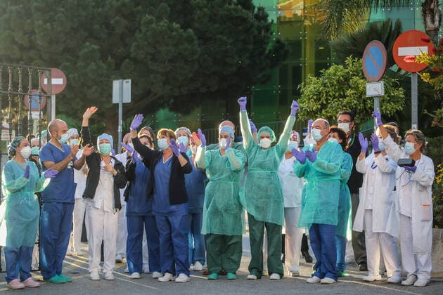 Coronavirus in Spanien, Krankenhauspersonal bedankt sich für die Anteilnahme in Malaga