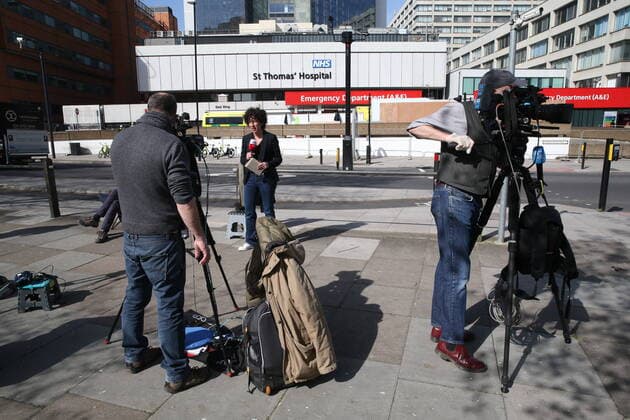 Coronavirus in Großbritannien, Medialer Andrang vor dem St. Thomas Hospital in London