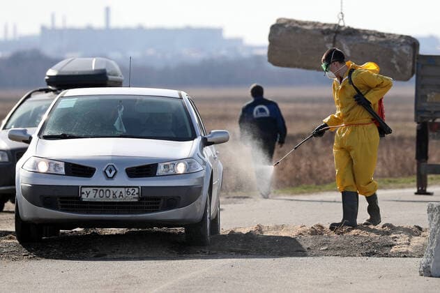 Coronavirus in Russland, Checkpoint am Ortseingang von Zaokskoje in der Region Rjasan