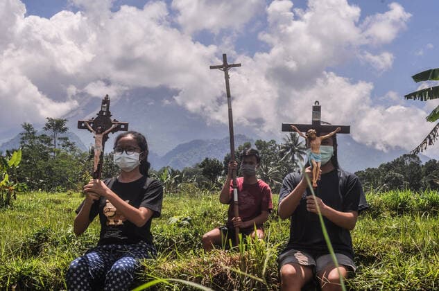 Indonesien, Gläubige Christen begehen Karfreitag in Zeiten des Coronavirus