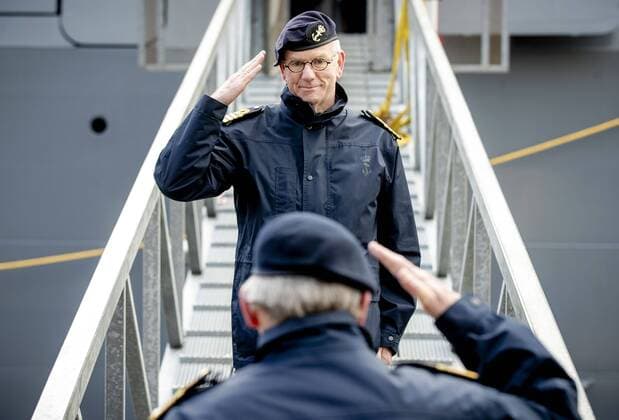 Coronavirus in den Niederlanden, Besatzung der Zr. Ms. Karel Doorman geht an Bord