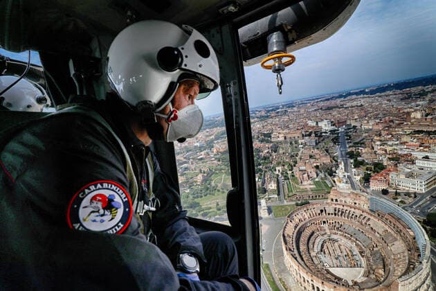 Coronavirus in Italien, Carabinieri überwacht Ausgangssperre in Rom mit Hubschrauber