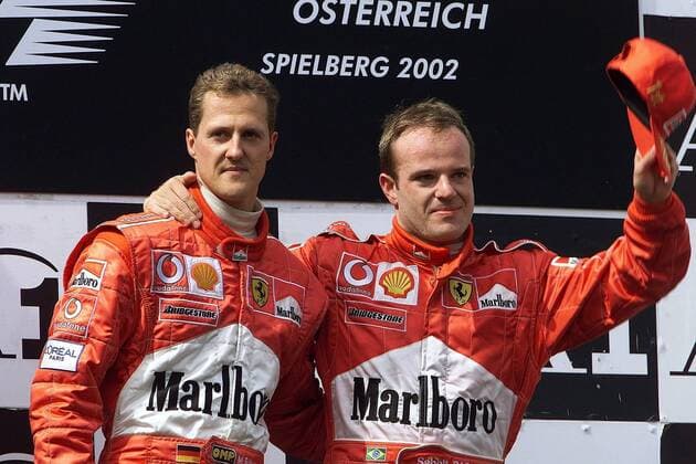 Rubens Barrichello (re., Brasilien), nach einer Stallorder nur Zweiter hinter Teamkollege Michael Schumacher (li., Deutschland beide Ferrari), zeigt sich enttäuscht bei der Siegerehrung Motorsport Grand Prix Herren Großer Preis von Österreich 2002, Formel 1 Weltmeisterschaft, F1, F, GP, WM Gruppe A1-Ring Zeltweg-Spielberg Enttäuschung,