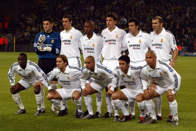 Mannschaftsfoto Real hinten v.li.: Torwart Iker Casillas, Ivan Helguera, Flavio Conceicao, Francisco Pavon, Luis Figo, Zinedine Zidane; vorn: Claude Makelele, Michel Salgado, Roberto Carlos, Raul Gonzalez, Ronaldo. Fußball EC 1 Herren Champions League 2002 2003, Dortmund - Real Madrid 1:1, Totale Westfalenstadion Dortmund