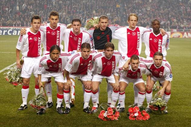 Mannschaftsfoto Ajax Amsterdam, hinten v. li.: Tomas Galasek, Zlatan Ibrahimovic, Jelle van Damme, Torwart Bogdan Lobont, Petri Pasanen, Hatem Trabelsi, vorn: Steven Pienaar, Rafael van der Vaart, Maxwell Scherrer, Wesley Sneijder und Wesley Sonck Fußball EC 1 Herren Champions League 2003 2004, Ajax Amsterdam Totale Amsterdam
