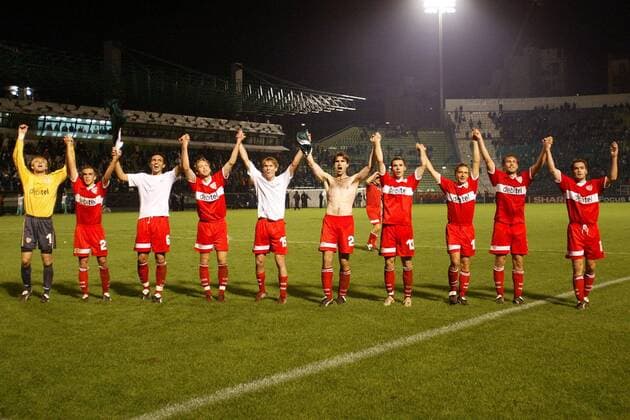Schlußjubel Stuttgart, v.li.: Torwart Timo Hildebrand, Philipp Lahm, Fernando Meira, Andreas Hinkel, Aliaksandr Hleb, Zvonimir Soldo, Christian Tiffert, Horst Heldt, Timo Wenzel und Silvio Meißner Fußball EC 1 Herren Champions League 2003 2004, Athen - VfB Stuttgart 1:3, Vdig Gruppe Athen Freude,
