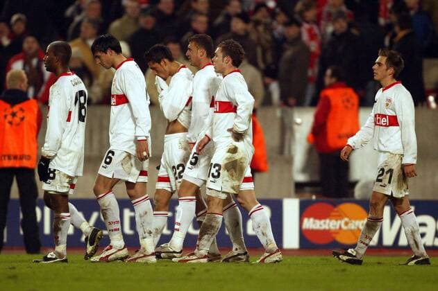 Enttäuschter Abgang der Stuttgarter v.li.: Cacau, Fernando Meira, Kevin Kuranyi, Marcelo Jose Bordon, Christian Tiffert, Philipp Lahm Fußball EC 1 Herren Champions League 2003 2004, Achtelfinale, VfB Stuttgart, Gruppe Stuttgart Enttäuschung, Verzweiflung,