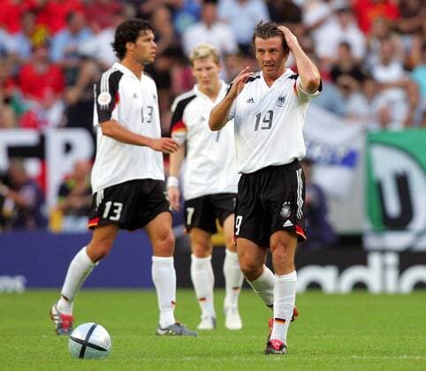 Bernd Schneider (Deutschland) Fußball EM Herren Euro 2004, Europameisterschaft, Länderspiel, Nationalmannschaft, Nationalteam, Gruppe D Einzelbild Lissabon