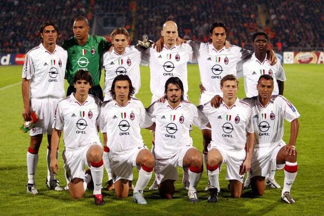 Mannschaftsfoto AC Milan, hi. v. li.: Paolo Maldini, Torwart Dida, Andriy Shevchenko, Jaap Stam, Alessandro Nesta und Clarence Seedorf; vorn: Kaka, Andrea Pirlo, Gennaro Gattuso, Jon Dahl Tomasson und Cafu Fußball EC 1 Herren Champions League 2004 2005, AC Mailand Totale Ricardo Izecson Santos Leite Donetsk, Donezk,