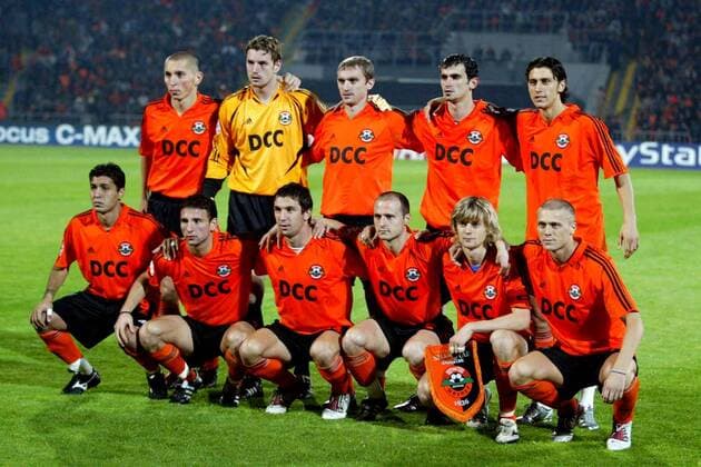 Mannschaftsfoto Shakhtar Donetsk, hi. v. li.: Marius Lewandowski, Torwart Jan Lastuvka, Andriy Vorobey, Cosmin Barcauan, Ciprian Marica; vorn: Matuzalem, Razvan Rat, Dario Srna, Igor Duljaj, Anatoliy Tymoschuk, Zvonimir Vukic Fußball EC 1 Herren Champions League 2004 2005, Shakhtar Donezk, Shakhtyor, Schachtjor, Totale Donetsk, Donezk,