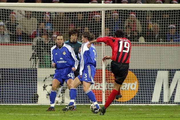 Marko Babic (Leverkusen, re.) erzielt das 3:0 gegen Goran Gavrancic (li.), Serhiy Fedorov (2. v. re.) und Torwart Shovkovskiy (Dynamo Kiev) Fußball EC 1 Herren Champions League 2004 2005, Bayer 04 Leverkusen - Dinamo Kiew 3:0, Schowkowskyi, Schowkowskij Gruppe Schovkovski, Schovkovskij, Schovkovskyi Leverkusen, Schowkowskiy, Schowkowski, Schowkowsky