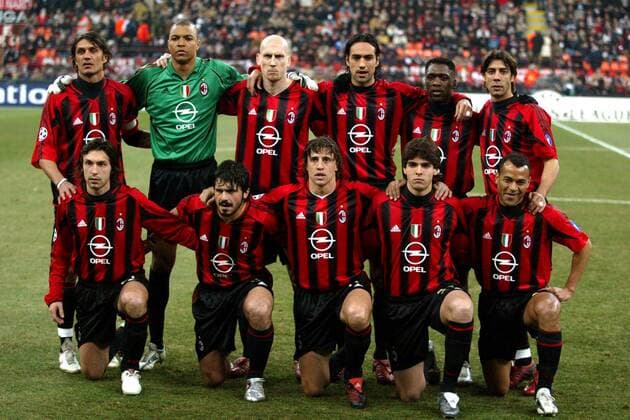 Mannschaftsbild Milan, hi.v.li.: Paolo Maldini, Torwart Nelson Dida, Jaap Stam, Alessandro Nesta, Clarence Seedorf, Rui Costa, vorn: Andrea Pirlo, Ivan Gennaro Gattuso, Hernan Crespo, Kaka und Cafu Fußball EC 1 Herren Champions League 2004 2005, AC Mailand, Vdig Totale Mailand