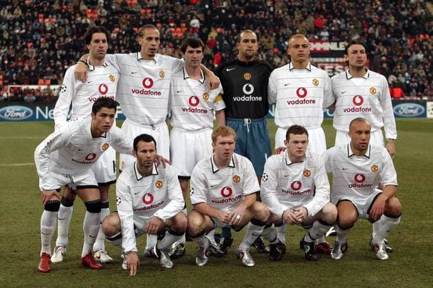 Mannschaftsbild Manchester United hi.v.li.: Ruud van Nistelrooy, Rio Ferdinand, Roy Keane, Torwart Tim Howard, Wesley Brown, Gabriel Heinze; vorn: Cristiano Ronaldo, Ryan Giggs, Paul Scholes, Wayne Rooney, Mickael Silvestre Fußball EC 1 Herren Champions League 2004 2005, Achtelfinale, Manchester United, ManU, Totale Mailand