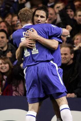 Frank Lampard (re.) und Damien Duff (beide Chelsea) - Torjubel - EDITORIAL USE ONLY. No use with unauthorised audio, video, data, fixture lists, club league logos or live services. Online in-match use limited to 120 images, no video emulation. No use in betting, games or single club league player publications. Fußball EC 1 Herren Champions League 2004 2005, Achtelfinale, Chelsea FC London, Gruppe London Freude,