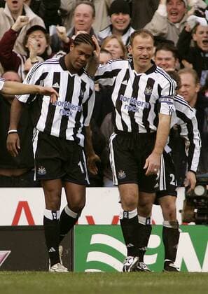 Torschütze Patrick Kluivert (li.) und Alan Shearer (beide Newcastle) - Torjubel - EDITORIAL USE ONLY. No use with unauthorised audio, video, data, fixture lists, club league logos or live services. Online in-match use limited to 120 images, no video emulation. No use in betting, games or single club league player publications. Fußball Herren FA Cup 2004 2005, Englischer Pokal, Pokalspiel, Newcastle United Gruppe Newcastle Freude,