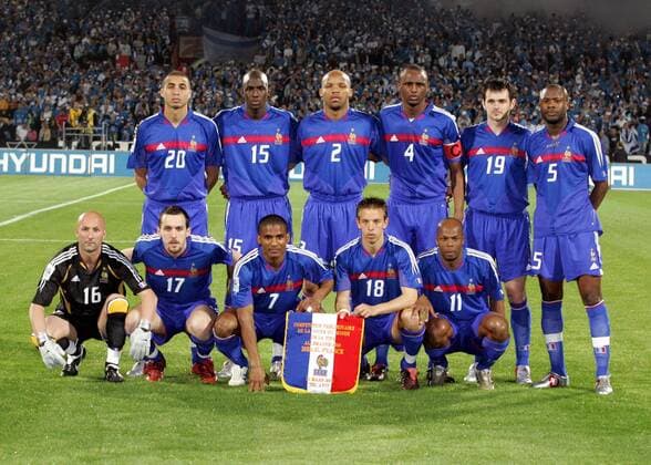 Mannschaftsbild Frankreich hi.v.li.: David Trezeguet, Alou Diarra, Jean Alain Boumsong, Patrick Vieira, Willy Sagnol, William Gallas; vorn: Torwart Fabien Barthez, Gael Givet, Florent Malouda, Benoit Pedretti, Sylvain Wiltord Fußball Länderspiel Herren Weltmeisterschaftsqualifikation 2005, Qualifikation, Länderspiel, Nationalmannschaft, Nationalteam, Totale pan8765 Tel Aviv