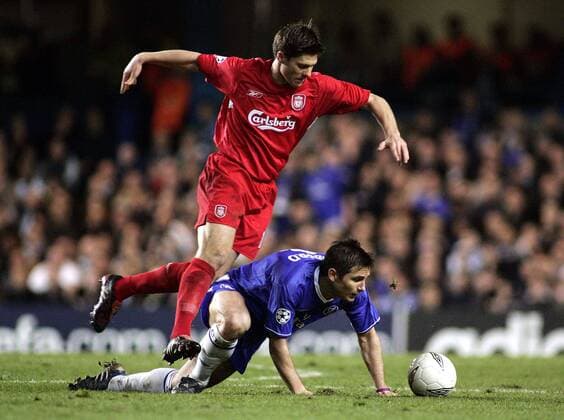Xabi Alonso (Liverpool, li.) gegen Frank Lampard (Chelsea) - EDITORIAL USE ONLY. No use with unauthorised audio, video, data, fixture lists, club league logos or live services. Online in-match use limited to 120 images, no video emulation. No use in betting, games or single club league player publications. Fußball EC 1 Herren Champions League 2004 2005, Halbfinale, Chelsea FC London - Liverpool FC Gruppe London Dynamik,