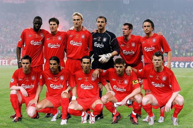 Mannschaftsbild Liverpool hi.v.li.: Djimi Traore, Xabi Alonso, Sami Hyypiä, Torwart Jerzy Dudek, Jamie Carragher, Harry Kewell; vorn: Stephen Finnan, Milan Baros, Luis Garcia, Steven Gerrard und John Arne Riise Fußball EC 1 Herren Champions League 2004 2005, Finale, Endspiel, FC Liverpool, Vdig Totale Istanbul