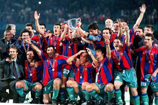 Europapokalsieger Barca, hi.v.li.: Emmanuel Amunike, Co Trainer Jose Mourinho, Josep Guardiola, Luis Enrique Martinez, Ivan De La Pena, Torwart Vitor Baia mit dem Pott, Juan Antonio Pizzi, vorn: ... - Fußball EC 2 Herren Europapokal der Pokalsieger 1996 1997, Europacup, FC Barcelona Pep Totale Europapokalsieg, Trophäe, Pokal Rotterdam, Emotionen Glück, Begeisterung, Freude,