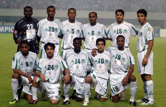 Mannschaftsfoto Al Ahli SC - Hi.v.li. Torwart Abdu Al Bsisi, Talal Al Meshal, Naif Ali A Al Qadi, Fawzy Al Shehri, Saheb Al Abdulla, Youssef Rabeh, Vorn Waleed Al Gizani, Hussain Sulimani, Mohammed Al Mowallad, ... - Fußball Herren AFC Asian Champions League 2005, Asien, Asiatische, Al Ahli SC, 1. Saudi Arabische Liga Totale IMCpau5645407 Shenzhen