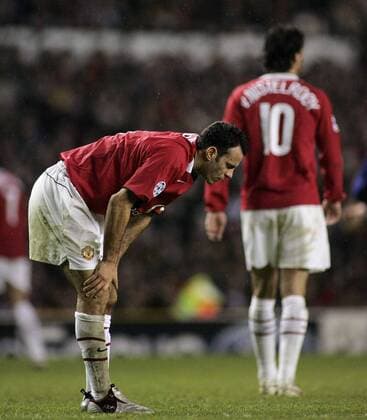 Ryan Giggs (Manchester United) enttäuscht - EDITORIAL USE ONLY. No use with unauthorised audio, video, data, fixture lists, club league logos or live services. Online in-match use limited to 120 images, no video emulation. No use in betting, games or single club league player publications. Fußball EC 1 Herren Champions League 2005 2006, ManU, Manchester United Einzelbild Manchester Enttäuschung, Erschöpfung,