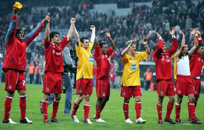 Schlussjubel Bayern, v.li.: Roque Santa Cruz, Michael Ballack, Willy Sagnol, Ze Roberto, Bastian Schweinsteiger, Sebastian Deisler, Roy Makaay und Lucio Fußball EC 1 Herren Champions League 2005 2006, FC Bayern München - Juventus Turin 2:1, Juve Gruppe München Freude,