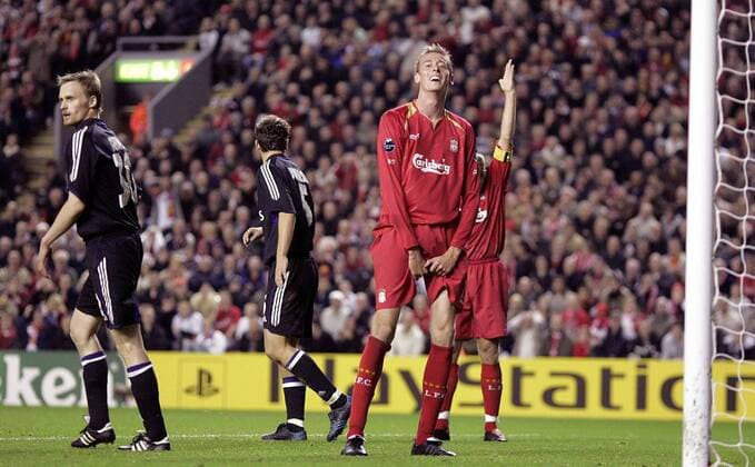 Peter Crouch (Liverpool, re.) enttäuscht, daneben Hannu Tihinen (li.) und Roland Juhasz (Anderlecht) - EDITORIAL USE ONLY. No use with unauthorised audio, video, data, fixture lists, club league logos or live services. Online in-match use limited to 120 images, no video emulation. No use in betting, games or single club league player publications. Fußball EC 1 Herren Champions League 2005 2006, FC Liverpool - RSC Anderlecht 3:0 Gruppe Liverpool Enttäuschung,