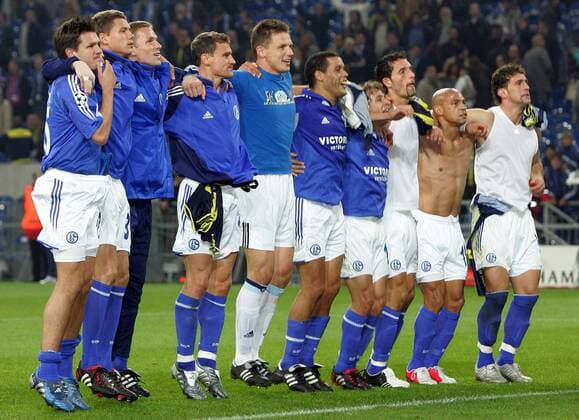 Schlussjubel Schalke, v. re.: Marcelo Jose Bordon, Gustavo Varela, Kevin Kuranyi, Rafinha, Dario Rodriguez, Torwart Frank Rost, Ebbe Sand, Tomasz Waldoch, Sebastian Boenisch und Zlatan Bajramovic Fußball EC 1 Herren Champions League 2005 2006, FC Schalke 04 Gruppe Gelsenkirchen Freude,