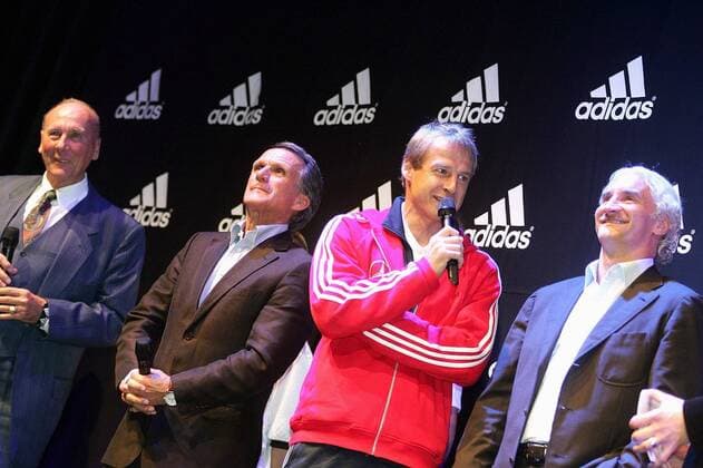 Deutsche Weltmeister unter sich – v.re. Rudi Völler, Jürgen Klinsmann (beide 1990) , Wolfgang Overath (1974) und Horst Eckel (1954) Fußball WM Herren Nationalmannschaft 2005, Nationalteam, Nationaltrikot, Vorstellung, Präsentation, Pressetermin Gruppe Trainer, Coach, Nationaltrainer, Nationalcoach Köln, Ansprache, Funktionär, Funktionäre