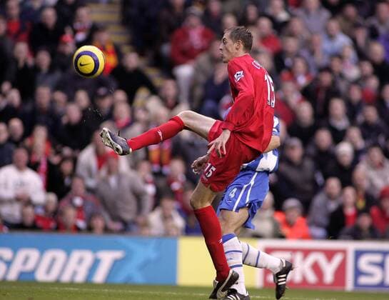 Peter Crouch (Liverpool, li.) erzielt das 2:0 gegen Wigan - EDITORIAL USE ONLY. No use with unauthorised audio, video, data, fixture lists, club league logos or live services. Online in-match use limited to 120 images, no video emulation. No use in betting, games or single club league player publications. Fußball Herren English Premier League 2005 2006, 1. Englische Liga, FC Liverpool - Wigan Athletic 3:0 Gruppe Liverpool Dynamik,