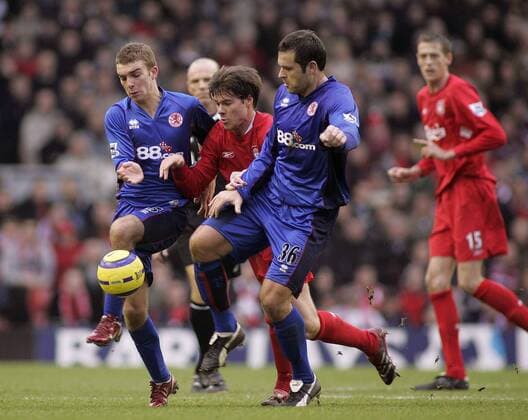James Morrison (li.) und Mark Viduka (re., beide Middlesbrough) nehmen Xabi Alonso (Liverpool) in die Zange - EDITORIAL USE ONLY. No use with unauthorised audio, video, data, fixture lists, club league logos or live services. Online in-match use limited to 120 images, no video emulation. No use in betting, games or single club league player publications. Fußball Herren English Premier League 2005 2006, 1. Englische Liga, FC Liverpool - Middlesbrough FC 2:0 Gruppe Liverpool Dynamik,
