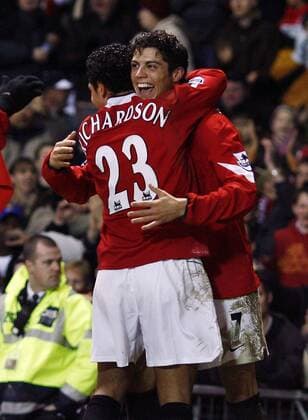 Cristiano Ronaldo (re.) jubelt mit Kieran Richardson (beide Manchester) - EDITORIAL USE ONLY. No use with unauthorised audio, video, data, fixture lists, club league logos or live services. Online in-match use limited to 120 images, no video emulation. No use in betting, games or single club league player publications. Fußball Herren English Premier League 2005 2006, 1. Englische Liga, Manchester United, ManU Gruppe Manchester Freude,