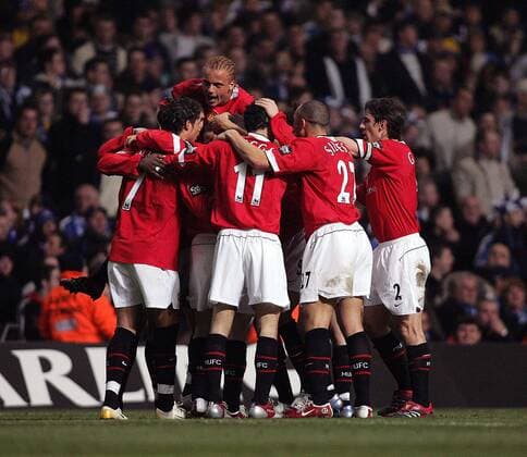Torjubel Manchester United, v.li.: Cristiano Ronaldo , Wes Brown, Ryan Giggs, Mikael Silvestre, Gary Neville - EDITORIAL USE ONLY. No use with unauthorised audio, video, data, fixture lists, club league logos or live services. Online in-match use limited to 120 images, no video emulation. No use in betting, games or single club league player publications. Fußball Herren Carling Cup 2005 2006, Pokal, Pokalspiel, Ligapokal, English Premier League, 1. Englische Liga Gruppe Cardiff Glück, Harmonie, Freude, Begeisterung,