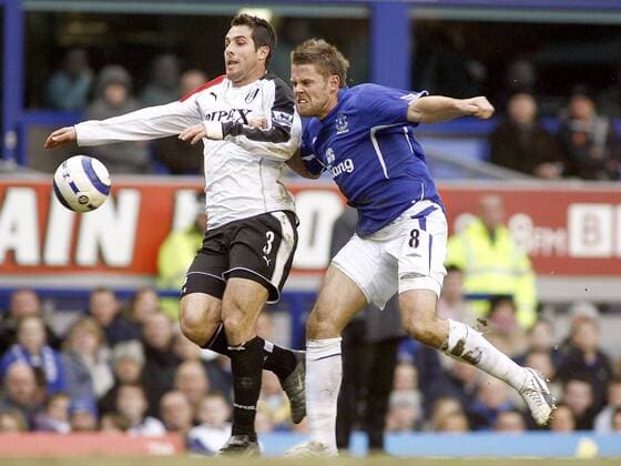 Carlos Bocanegra (Fulham, li.) gegen James Beattie (Everton) - EDITORIAL USE ONLY. No use with unauthorised audio, video, data, fixture lists, club league logos or live services. Online in-match use limited to 120 images, no video emulation. No use in betting, games or single club league player publications. Fußball Herren English Premier League 2005 2006, 1. Englische Liga, Everton FC - Fulham FC 3:1 Gruppe Liverpool Dynamik, Kampf,