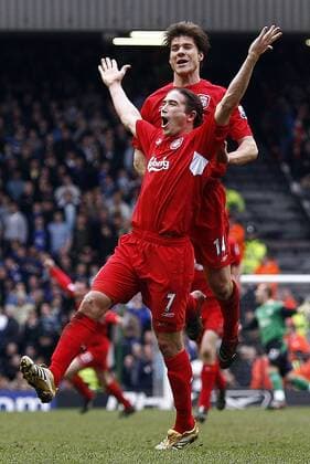 Torjubel Liverpool mit Harry Kewell (li.) und Xabi Alonso - EDITORIAL USE ONLY. No use with unauthorised audio, video, data, fixture lists, club league logos or live services. Online in-match use limited to 120 images, no video emulation. No use in betting, games or single club league player publications. Fußball Herren English Premier League 2005 2006, 1. Englische Liga, Liverpool FC Gruppe Liverpool Freude, Begeisterung,