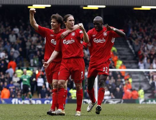 Torjubel Liverpool, v.re.: Mohamed Lamine Sissoko, Harry Kewell (li.) und Xabi Alonso - EDITORIAL USE ONLY. No use with unauthorised audio, video, data, fixture lists, club league logos or live services. Online in-match use limited to 120 images, no video emulation. No use in betting, games or single club league player publications. Fußball Herren English Premier League 2005 2006, 1. Englische Liga, Liverpool FC Gruppe Liverpool Freude, Begeisterung,