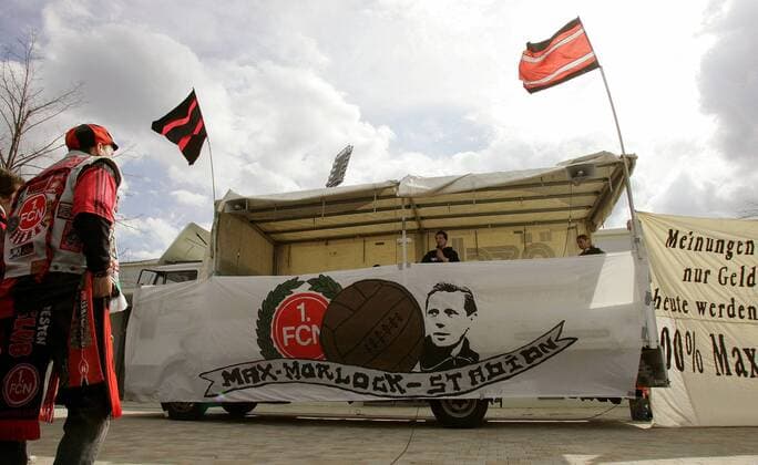 Nürnberger Fans protestieren gegen die Umbenennung ihres Stadions zu Gunsten des Sponsors easyCredit, ihr eigener Vorschlag kommt eher traditionell daher: Max Morlock Stadion Fußball 1. BL Herren Saison 2005 2006, 1. FC Nürnberg, Initiative, Faninitiative, Stadionname, Stadionamen, Vdig Totale Stadion, easy Credit, Stadionumbenennung Nürnberg, Fanprotest, Fanproteste