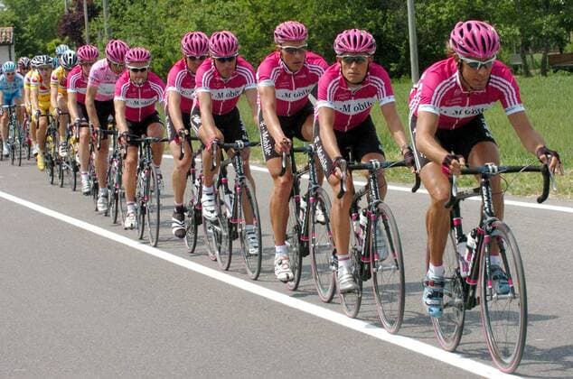 Tempoarbeit durch T Mobile, v.re.: Frantisek Rabon (Tschechien), Scott Davis (Australien), Jörg Ludewig, Andre Korff, Jan Ullrich, Matthias Kessler (alle Deutschland) und Serhiy Honchar (Ukraine) - Radsport Herren 89. Giro dItalia 2006, d Italia, ProTour, Straßenradsport, Straße, Rad Totale 6. Etappe: Busseto - Forli Überlegenheit