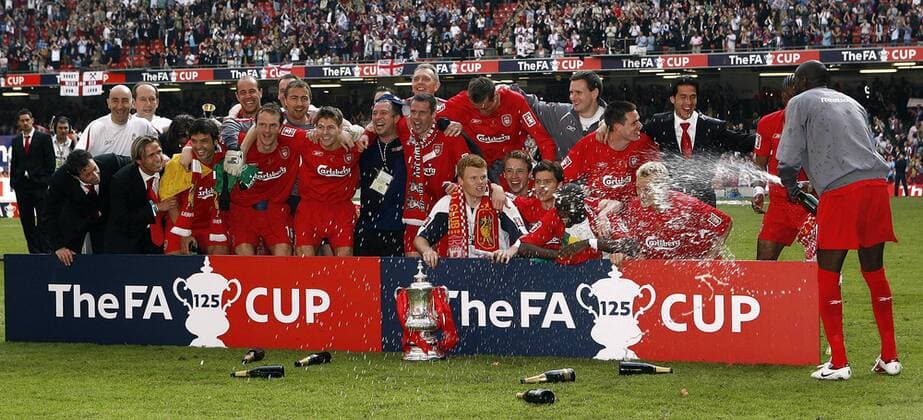 Der FC Liverpool ist FA Cup Sieger 2006 - EDITORIAL USE ONLY. No use with unauthorised audio, video, data, fixture lists, club league logos or live services. Online in-match use limited to 120 images, no video emulation. No use in betting, games or single club league player publications. Fußball Herren English FA Cup 2005 2006, Englischer Pokal, Pokalspiel, Finale, Endspiel, FC Liverpool Totale Sektspritzer, Sektdusche, Champagnerdusche Cardiff, Trophäe, Emotionen Begeisterung, Freude,