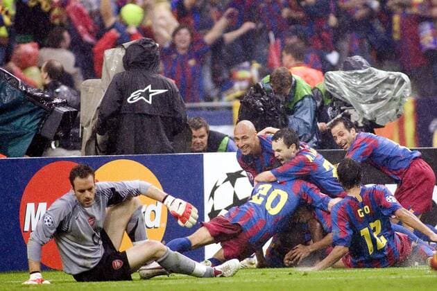 Torjubel FC Barcelona, v. re.: Ludovic Giuly, Giovanni van Bronckhorst (12), Andres Iniesta, Deco (20) und Henrik Larsson, daneben der enttäuschte Torwart Manuel Almunia Rivero (Arsenal) Fußball EC 1 Herren Champions League 2005 2006, Finale, Endspiel, FC Barcelona - Arsenal FC London 2:1, Barca Gruppe Paris Freude, Begeisterung,
