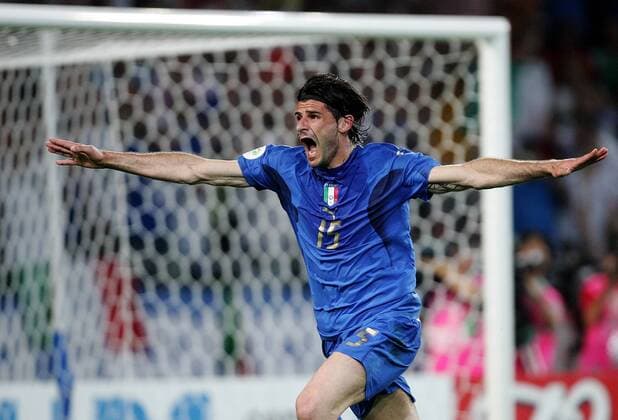 Torschütze Vincenzo Iaquinta (Italien) jubelt - Fußball WM Herren WM 2006, Länderspiel, Nationalteam, Gruppe E, Italien, Nationaltrikot, Vdig Einzelbild Hannover Freude, Begeisterung, Fußball WM Herren WM 2006, Länderspiel, Nationalteam, Gruppe E, Italien, Nationaltrikot, Vdig Einzelbild Hannover Freude, Begeisterung,