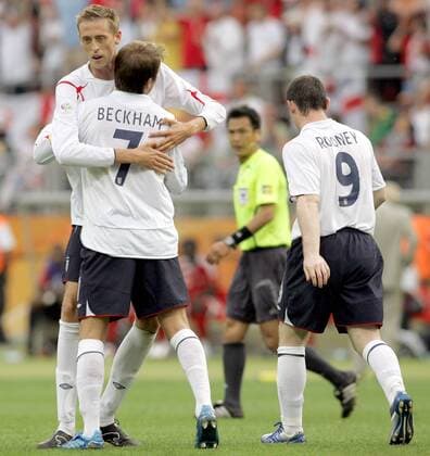 Peter Crouch (li.) und David Beckham (vorn) - Torjubel, dahinter Wayne Rooney (alle England) - Fußball WM Herren WM 2006, Länderspiel, Nationalteam, Gruppe B, England Gruppe Nürnberg Freude, Fußball WM Herren WM 2006, Länderspiel, Nationalteam, Gruppe B, England Gruppe Nürnberg Freude,