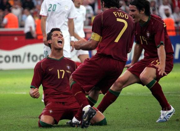 Cristiano Ronaldo (li.) - Torjubel mit Luis Figo (Mitte) und Nuno Valente (alle Portugal) Fußball WM Herren WM 2006, Länderspiel, Nationalteam, Nationaltrikot, Gruppe D, Gruppe Frankfurt M. Freude, Begeisterung, Fußball WM Herren WM 2006, Länderspiel, Nationalteam, Nationaltrikot, Gruppe D, Gruppe Frankfurt M. Freude, Begeisterung,