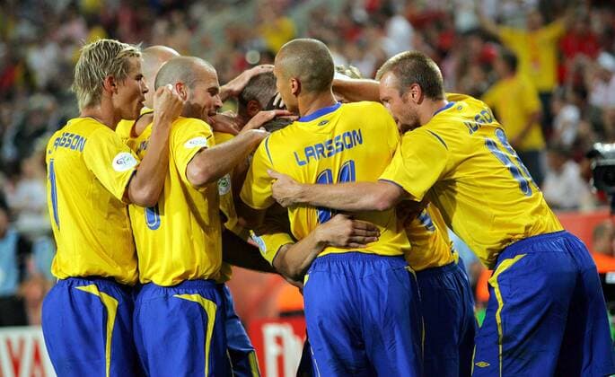 Torjubel Schweden, vorn v. re.: Mattias Jonson, Henrik Larsson, Fredrik Ljungberg und Niclas Alexandersson Fußball WM Herren WM 2006, Länderspiel, Nationalteam, Nationaltrikot, Gruppe B Gruppe Köln Freude, Fußball WM Herren WM 2006, Länderspiel, Nationalteam, Nationaltrikot, Gruppe B Gruppe Köln Freude,