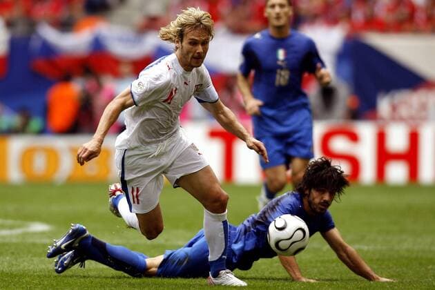 Pavel Nedved (Tschechien, li.) gegen Gennaro Gattuso (Italien) - Fußball WM Herren WM 2006, Länderspiel, Nationalteam, Nationaltrikot, Gruppe E, Tschechien - Italien 0:2 Gruppe Hamburg Dynamik, Fußball WM Herren WM 2006, Länderspiel, Nationalteam, Nationaltrikot, Gruppe E, Tschechien - Italien 0:2 Gruppe Hamburg Dynamik,