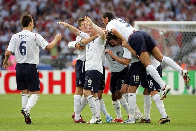 Torjubel England, v.li. John Terry, Steven Gerrard, Wayne Rooney, Michael Carrick und Rio Ferdinand Fußball WM Herren WM 2006, Länderspiel, Nationalteam, Nationaltrikot, Achtelfinale Gruppe Stuttgart Freude, Fußball WM Herren WM 2006, Länderspiel, Nationalteam, Nationaltrikot, Achtelfinale Gruppe Stuttgart Freude,