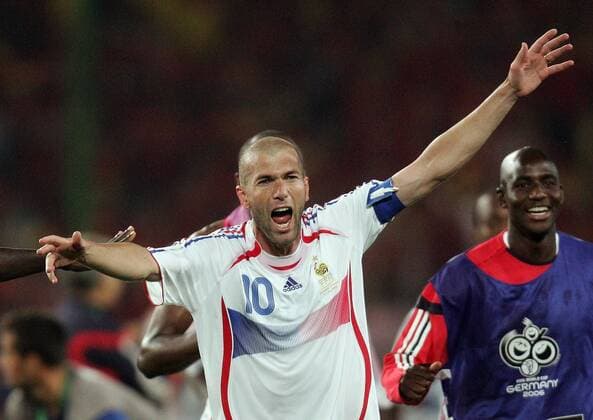 Zinedine Zidane (Frankreich) - Schlußjubel - Fußball WM Herren WM 2006, Länderspiel, Nationalteam, Achtelfinale, Frankreich, Nationaltrikot Einzelbild Hannover Freude, Begeisterung, Fußball WM Herren WM 2006, Länderspiel, Nationalteam, Achtelfinale, Frankreich, Nationaltrikot Einzelbild Hannover Freude, Begeisterung,