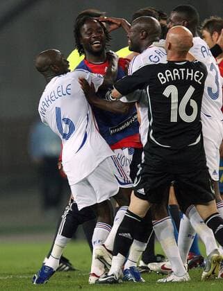 Schlussjubel Frankreich, v. li.: Claude Makelele, Pascal Chimbonda, William Gallas, Eric Abidal und Torwart Fabien Barthez Fußball WM Herren WM 2006, Länderspiel, Nationalteam, Nationaltrikot, Achtelfinale Gruppe Hannover Freude, Begeisterung, Fußball WM Herren WM 2006, Länderspiel, Nationalteam, Nationaltrikot, Achtelfinale Gruppe Hannover Freude, Begeisterung,